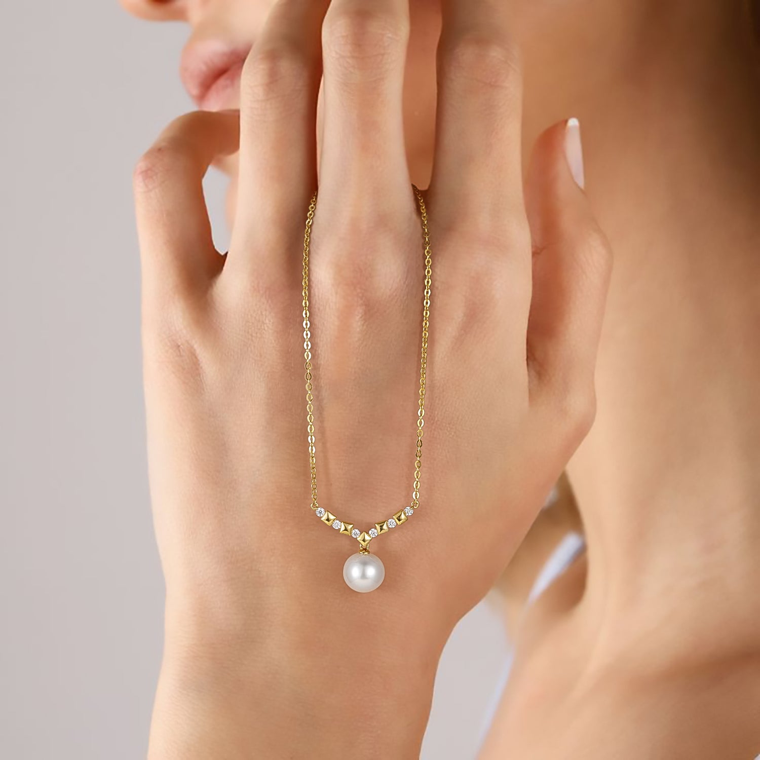 Solitaire Freshwater Pearl Pendant with Diamonds