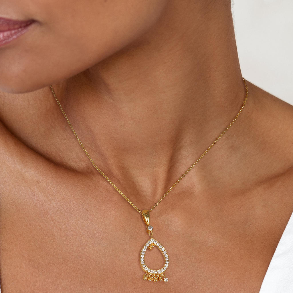 Collier délicat en or courbé moissanite